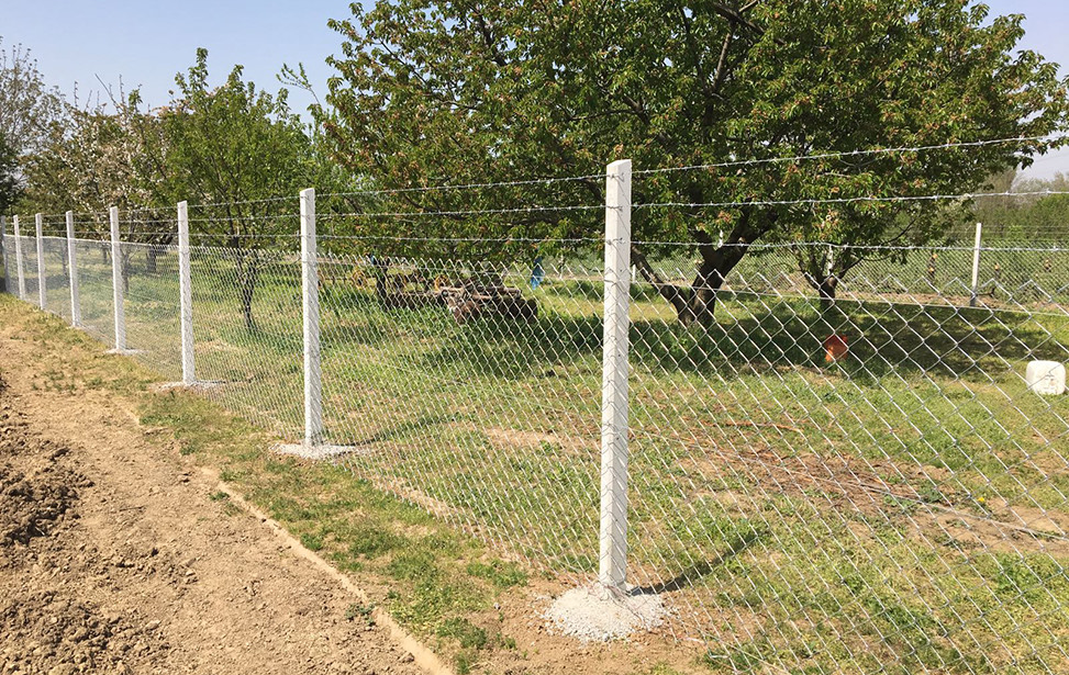Žičane ograde sa betonskim stubovima - sa najpovoljnijom cenom - čitava Srbija . Izrada na celoj teritoriji Srbije Sa našim radnicima ključ u ruke 069 444 58 54 -  no logo 001